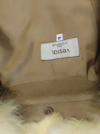 Abrigo Vestal Beige con Cuello de Pelo