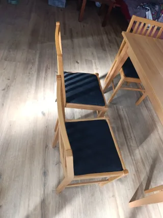 Mesa de comedor y 6 sillas de madera