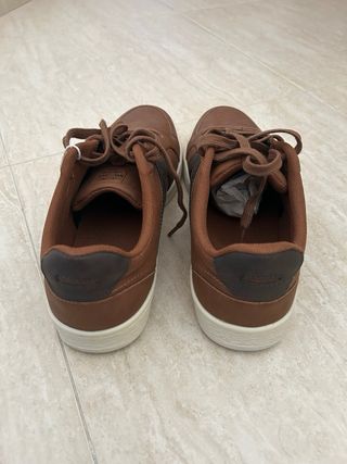 Zapatillas Marrones y Blancas