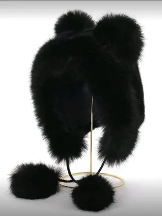 Gorro blanco de pelo cn pompones nuevo. Tb rosa y