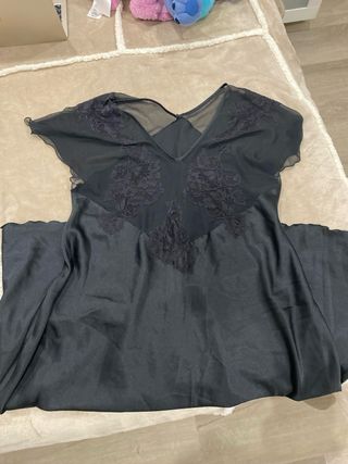 Camisón lencero negro con encaje