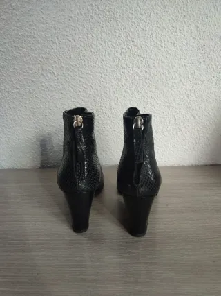 Botines Zara Piel Serpiente Tacón