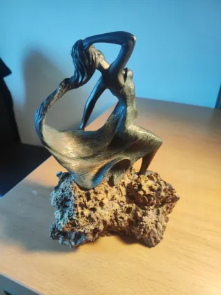 Figura de bronce