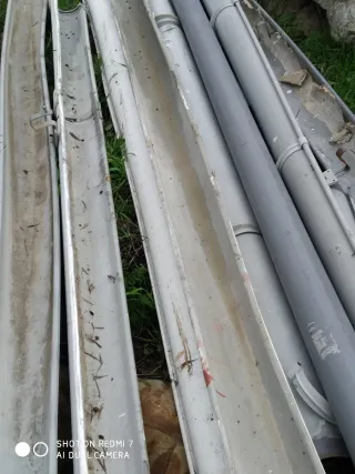 Canalón PVC con soportes para teja