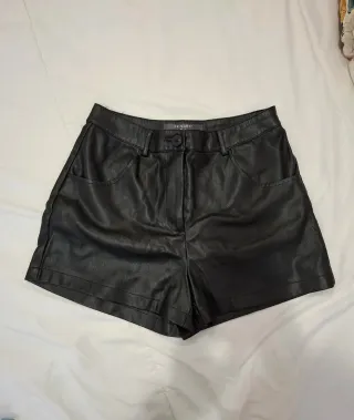 Short efecto cuero negro Primark