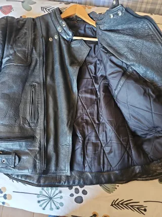 Cazadora de cuero gruesa negra