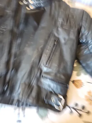 Cazadora de cuero gruesa negra