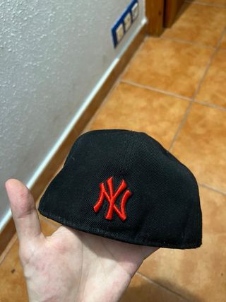 Gorra New Era Yankees Negra y Roja