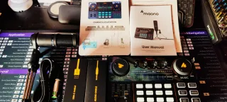 Consola de podcast Maono