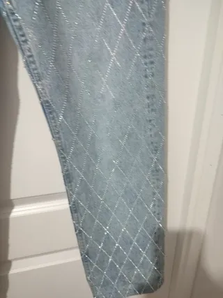 Pantalón Zara con diamantes plateados
