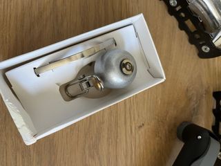 Pedales, timbre e inflador bici