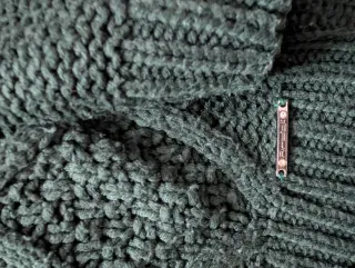 Maglione collo alto verde scuro