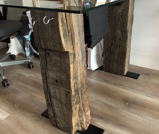 MESA DE DESPACHO DE CRISTAL S/TRAVIESAS DE MADERA