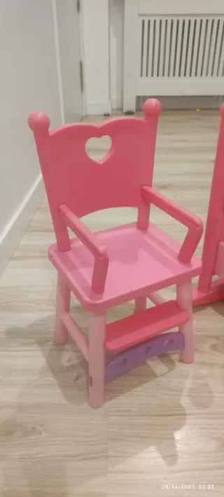 Cuna y trona de juguete rosa