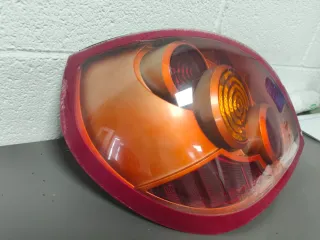 Piloto trasero izquierdo Nissan Almera