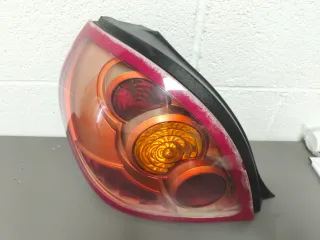 Piloto trasero izquierdo Nissan Almera