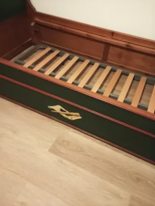 Cama madera canapé doble, adorno motivos náuticos