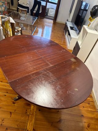 Mesa de comedor de madera