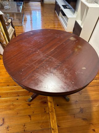 Mesa de comedor de madera