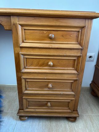 Escritorio de madera maciza
