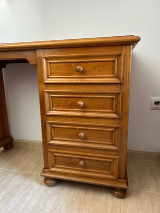 Escritorio de madera maciza