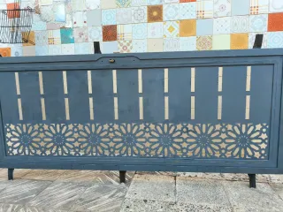 Puerta de calle metálica con diseño