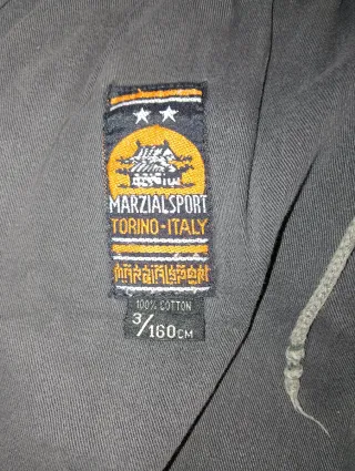 Pantaloni larghi marroni e rossi