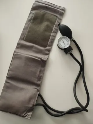 Tensiómetro manual con manómetro