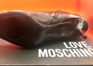 Love Moschino Botas Cuero Negro y Tachuelas Lujo