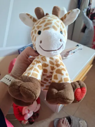 Peluche Giraffa con Cuore Rosso