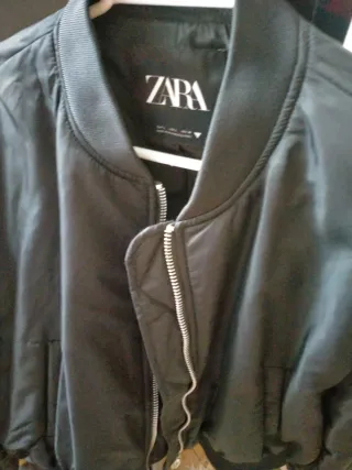 Chamarra bomber negra Zara