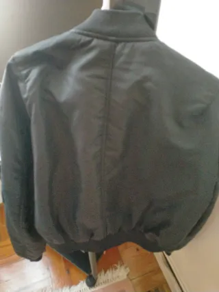 Chamarra bomber negra Zara
