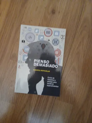 Pienso demasiado (Spanish Edition)