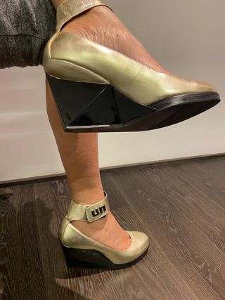 Scarpe United Nude oro con cinturino