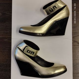 Scarpe United Nude oro con cinturino