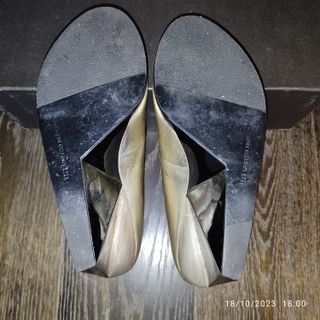 Scarpe United Nude oro con cinturino