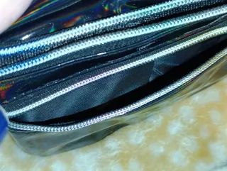 Bandolera charol negro con cremalleras