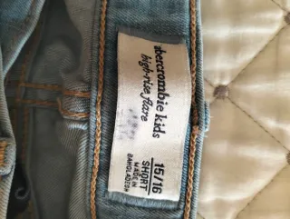 Pantalón vaquero desgastado