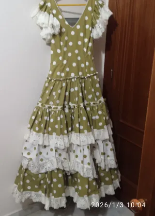Traje de flamenca verde y blanco