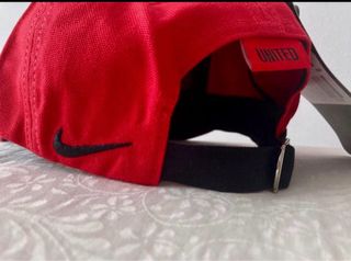 Gorra Manchester United Nike Negra y Roja