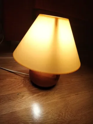 Lámpara de mesa madera