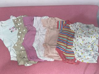 Lote 7 bodies niña verano T. 56-62