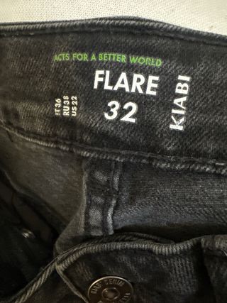 Jeans negros acampanados