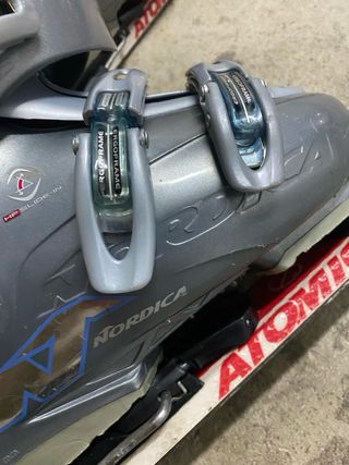 Botas y esquís Atomic