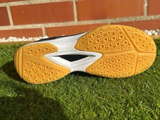 Zapatillas fútbol sala negras y grises