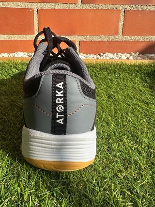 Zapatillas fútbol sala negras y grises