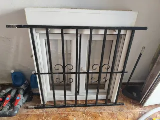 Ventana Climalit  + Persiana con cajón + Reja