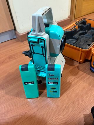 Estación Total Nikon DTM-332