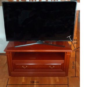 Mueble TV madera y plástico