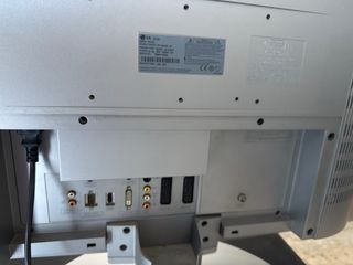 Televisión LG Negra y Plateada